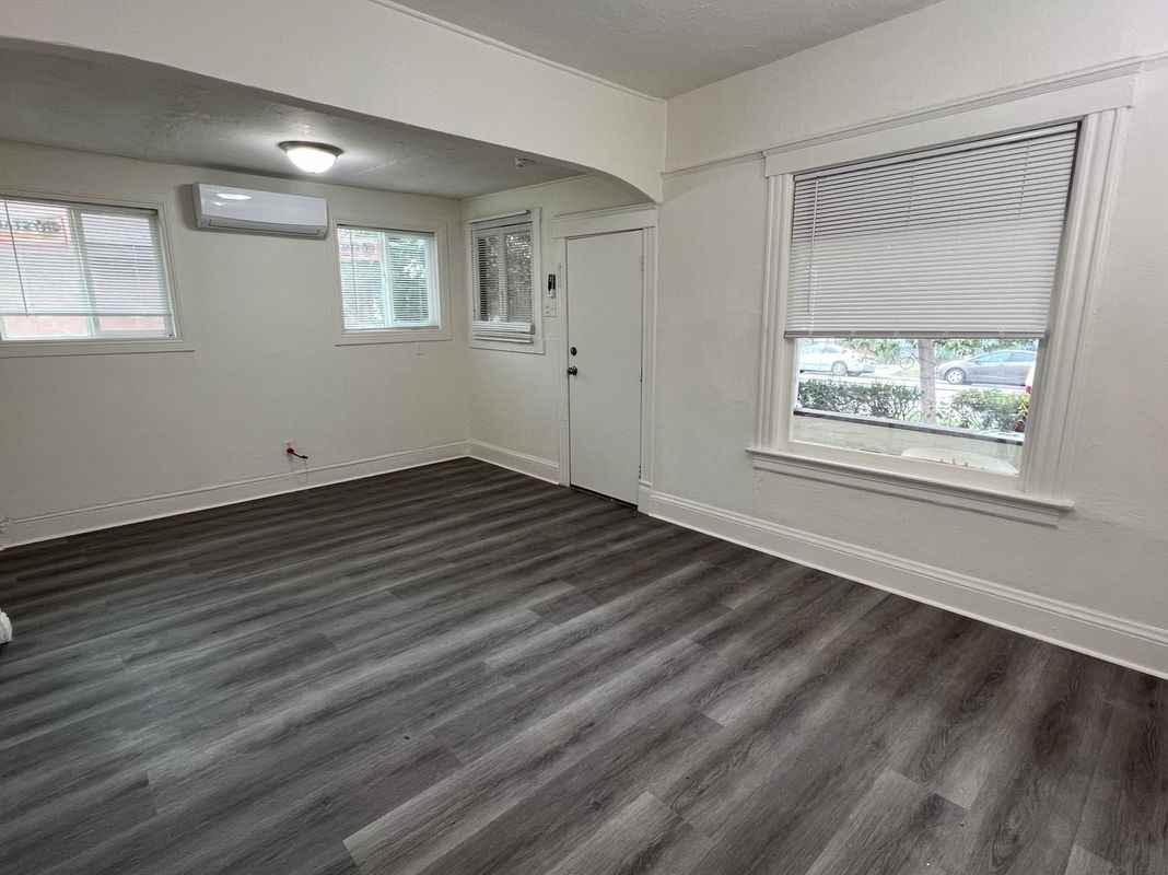 3630 Locust St - Photo 4 of 20