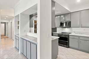 featured image of 14115 Moorpark St