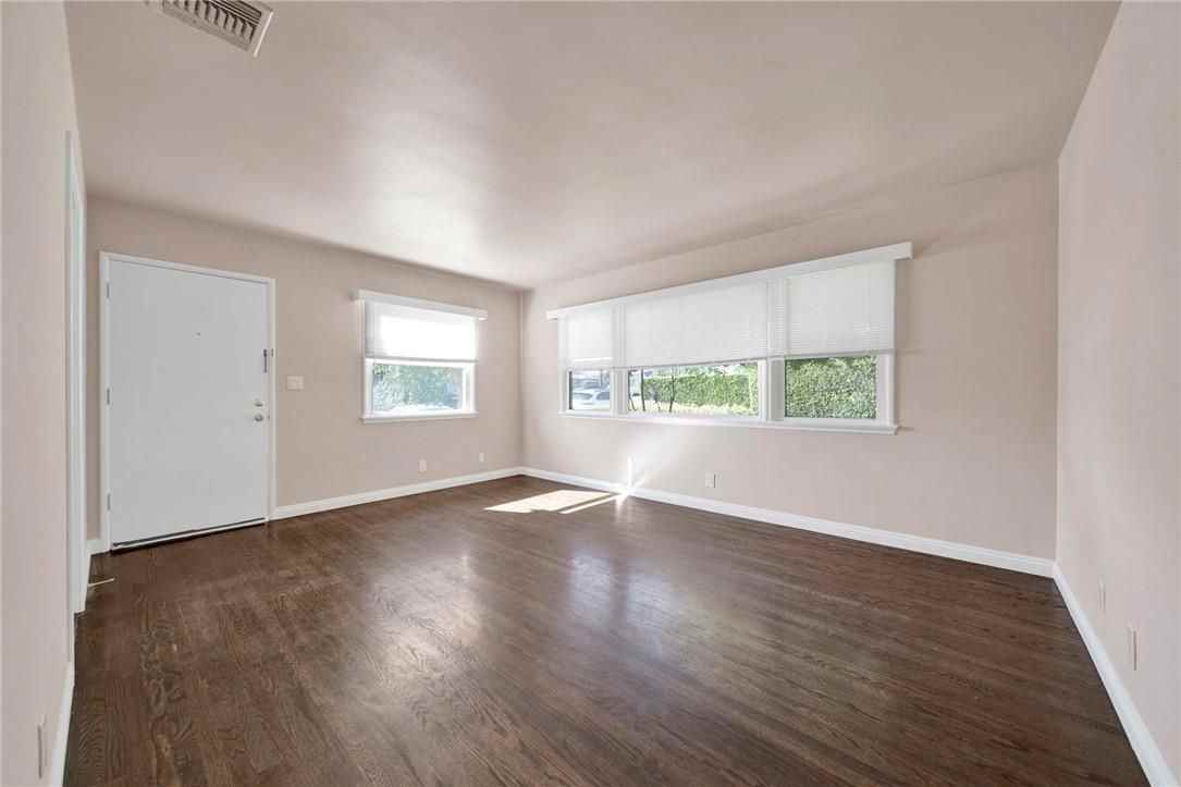 240 N Shamrock Ave - Photo 3 of 17