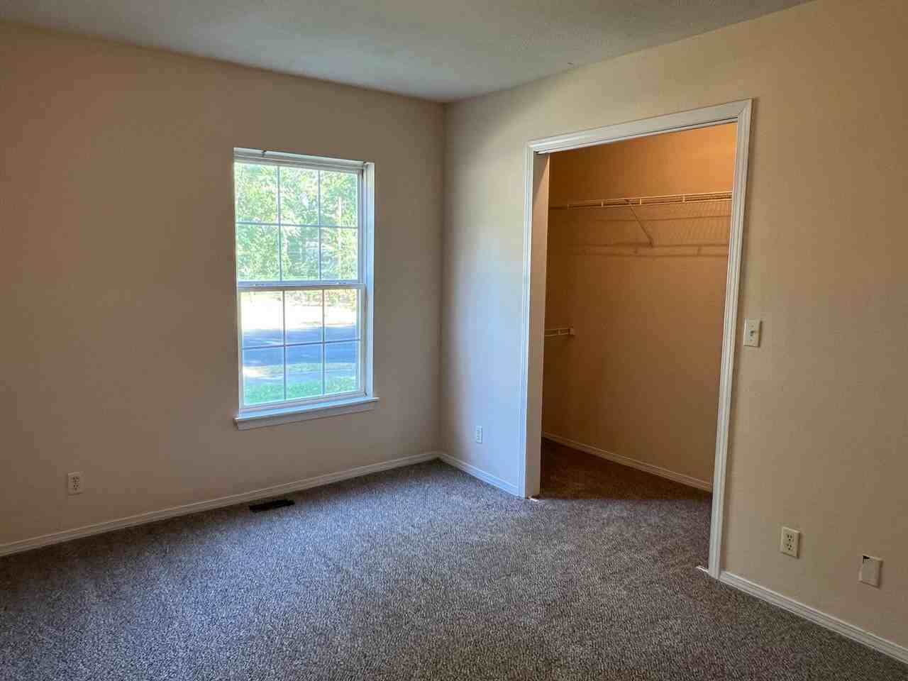 1352 N Sherman Ave - Photo 4 of 8