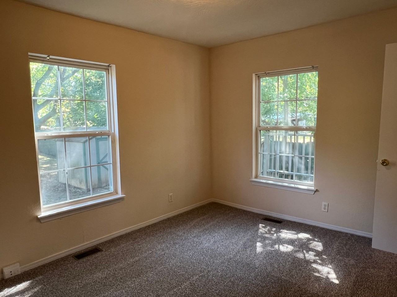 1352 N Sherman Ave - Photo 5 of 8