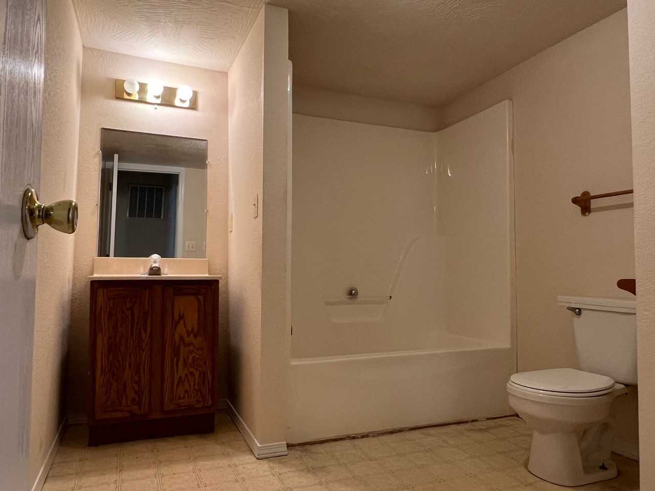 1352 N Sherman Ave - Photo 6 of 8