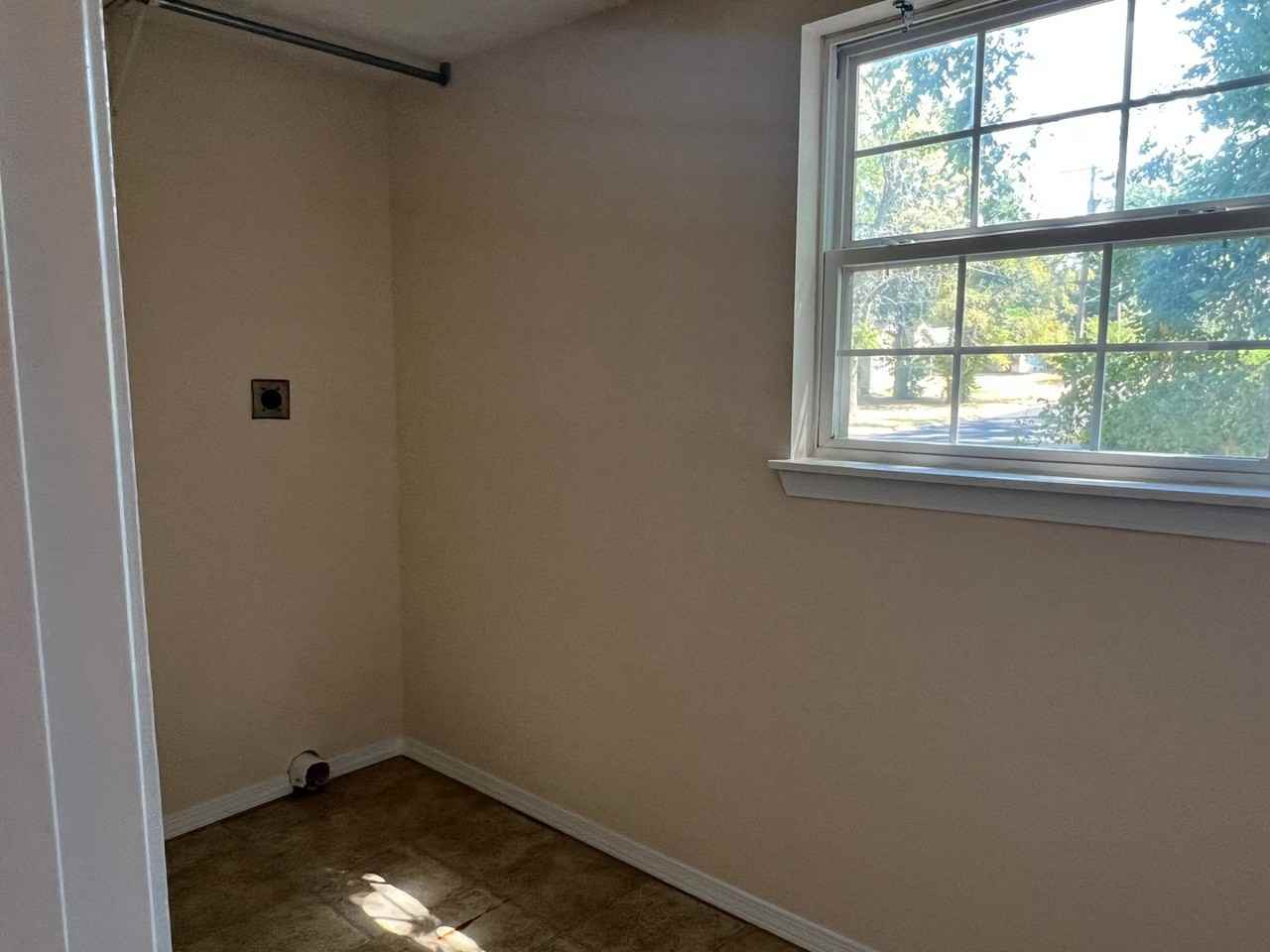 1352 N Sherman Ave - Photo 7 of 8