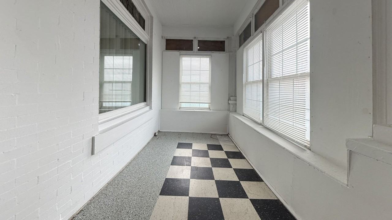 5652 Addison St - Photo 2 of 18