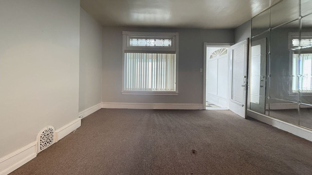 5652 Addison St - Photo 3 of 18