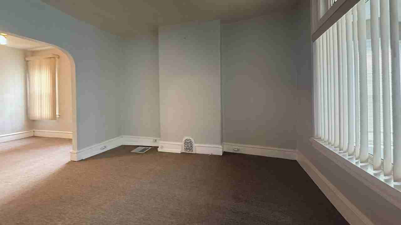 5652 Addison St - Photo 4 of 18