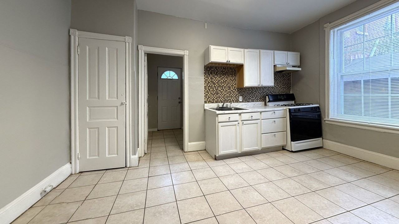 5652 Addison St - Photo 6 of 18