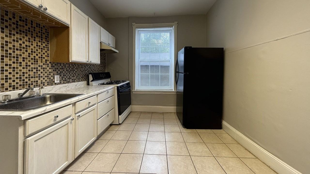 5652 Addison St - Photo 7 of 18