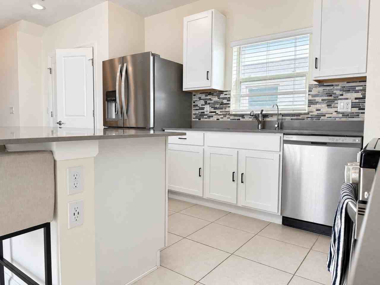 6609 Willow View Ave - Photo 3 of 24
