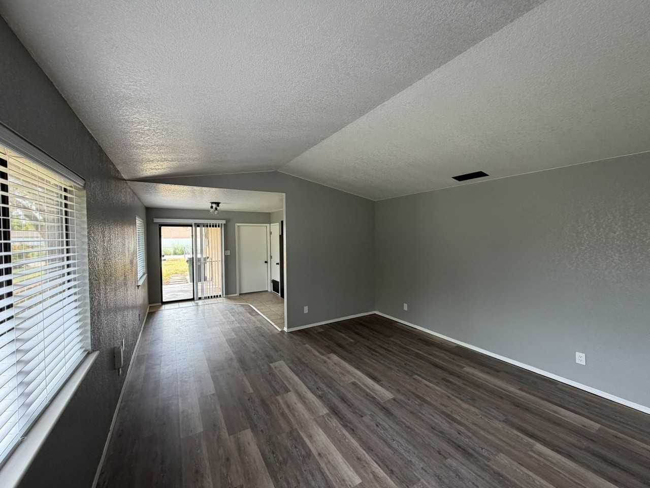 1007 Country Side Pl - Photo 2 of 29