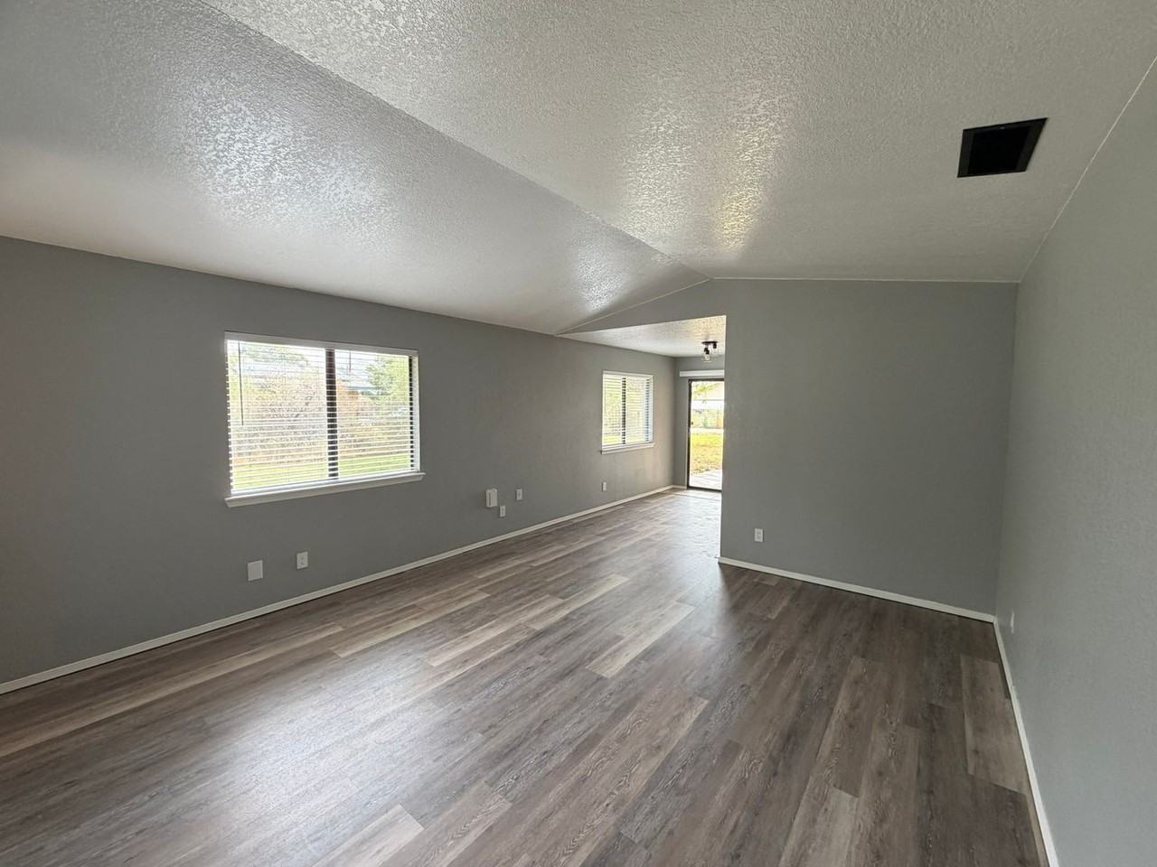 1007 Country Side Pl - Photo 3 of 29