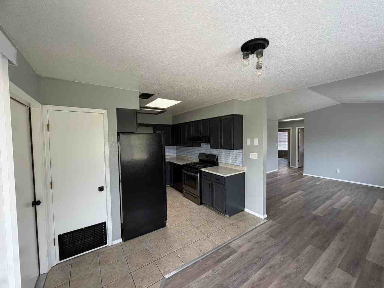 1007 Country Side Pl - Photo 4 of 29