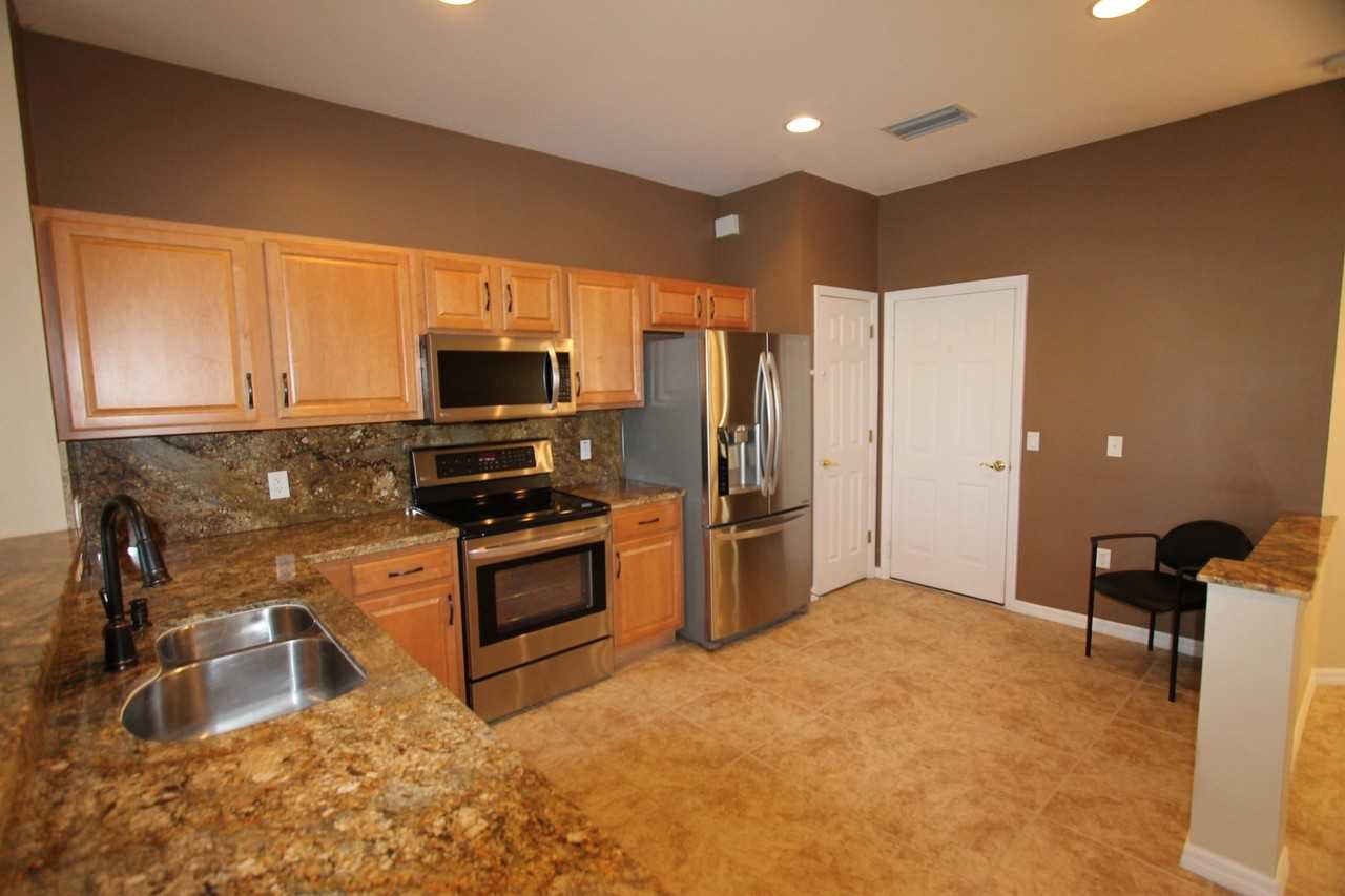 1056 Hampton Cir - Photo 2 of 21