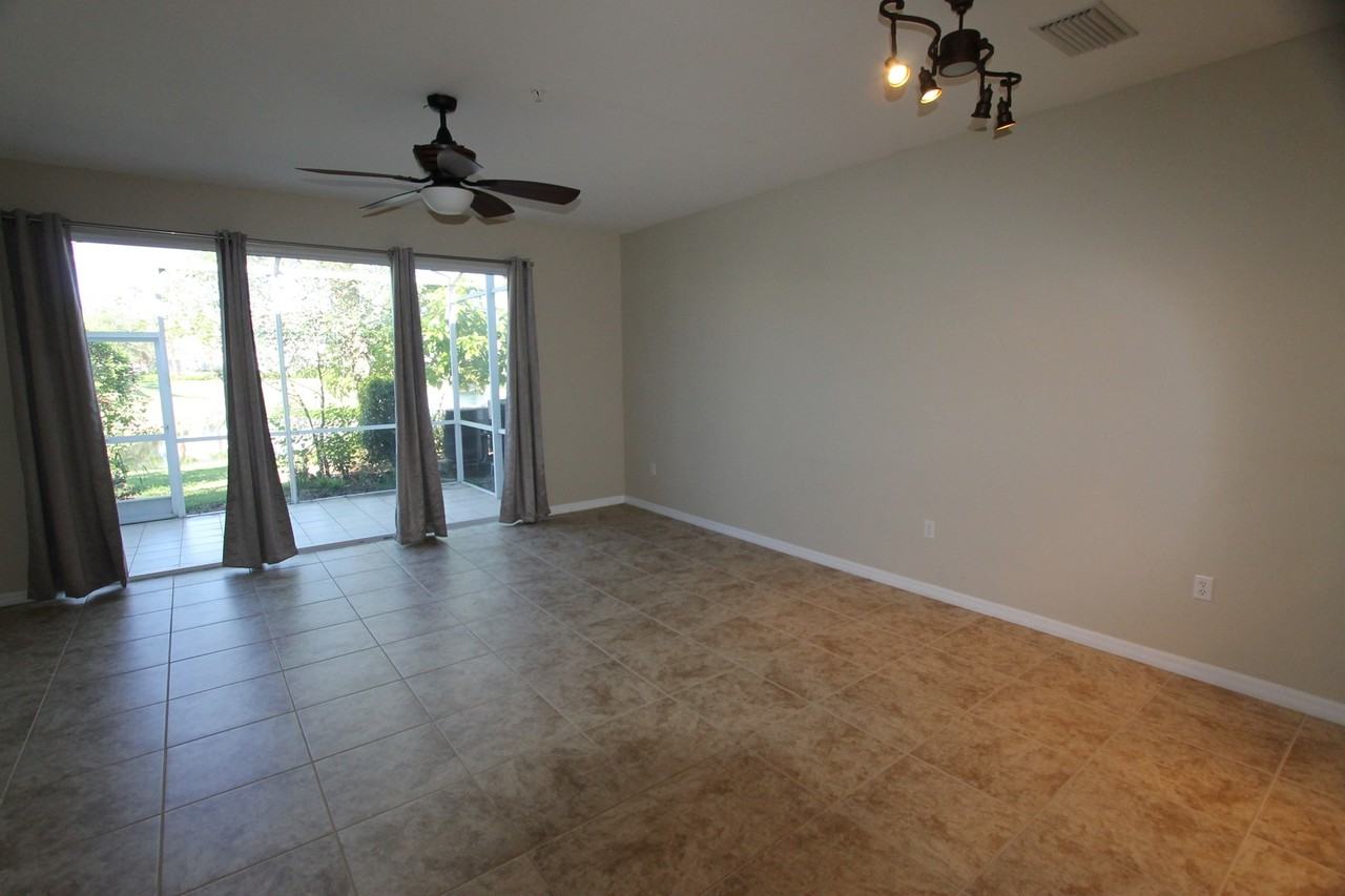 1056 Hampton Cir - Photo 4 of 21