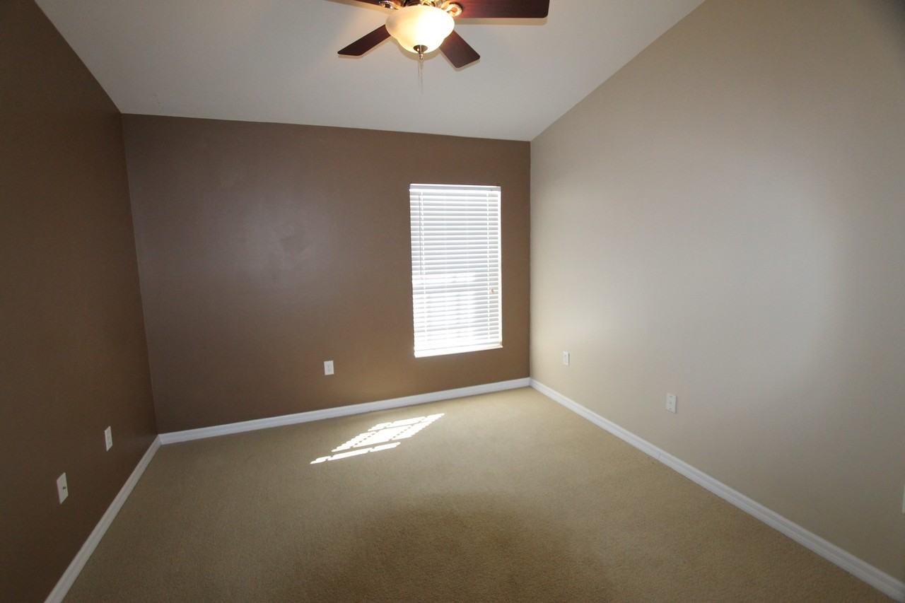 1056 Hampton Cir - Photo 6 of 21