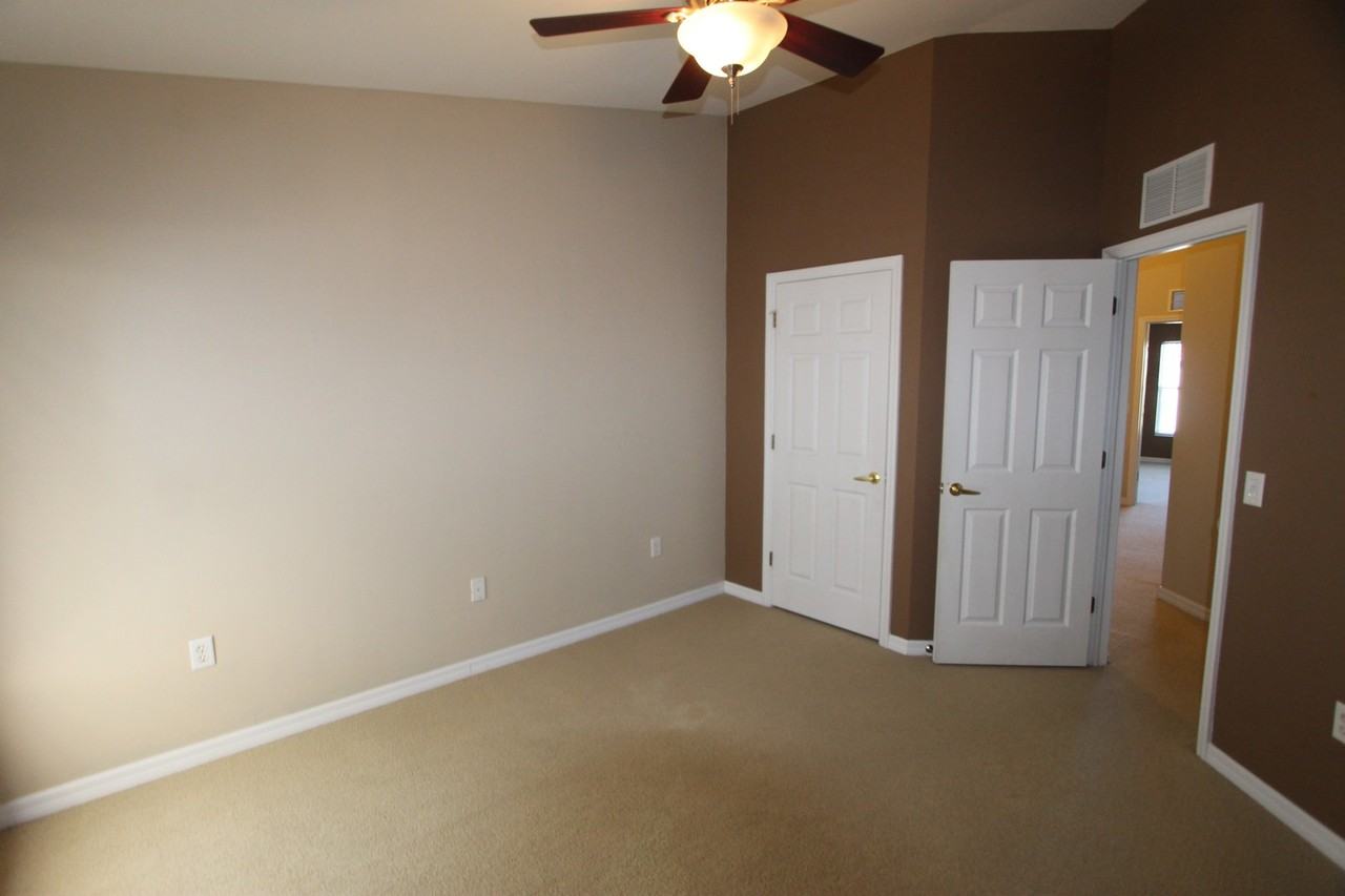 1056 Hampton Cir - Photo 7 of 21