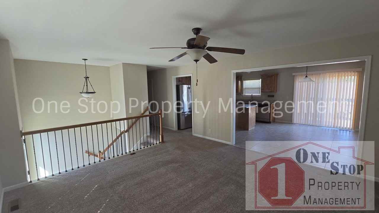 798 Logan Ave - Photo 4 of 28