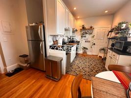 featured image of 207 Cummins Hwy #1F
