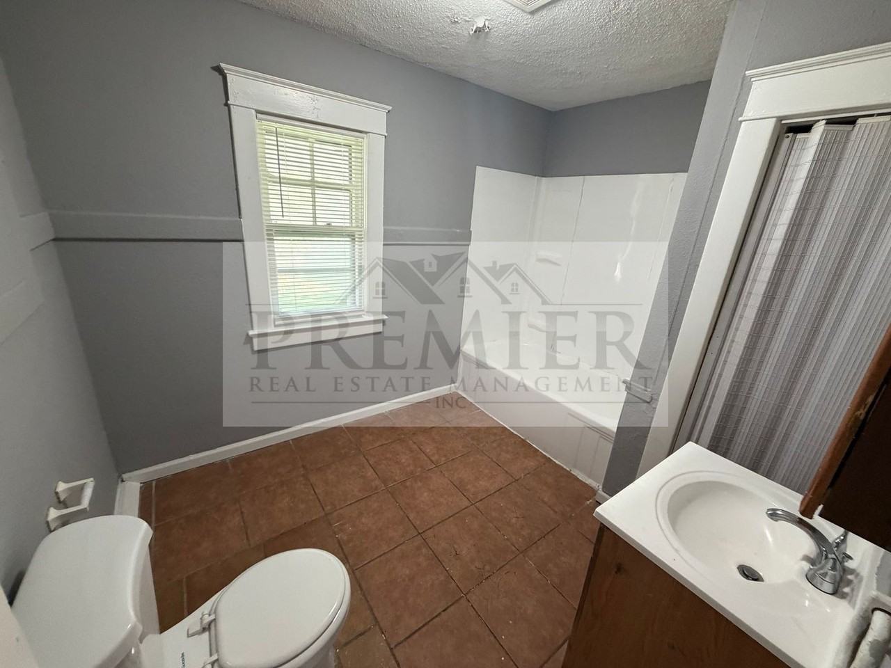1124 S Ash Ave #B - Photo 4 of 14