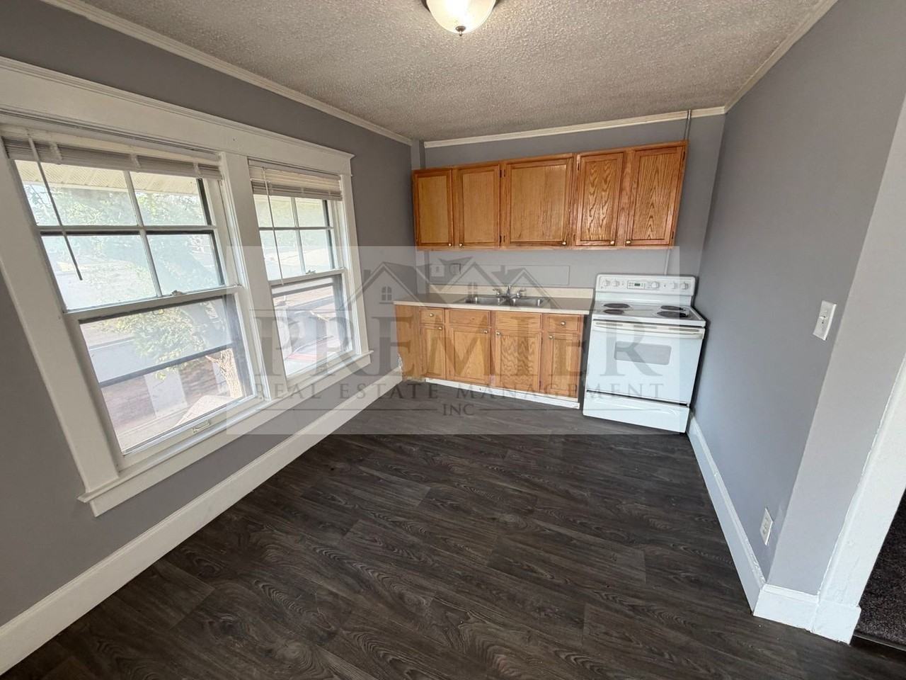 1124 S Ash Ave #B - Photo 7 of 14