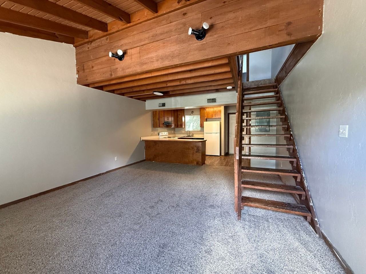 569 Oakland Ave E Apt A - Photo 4 of 5