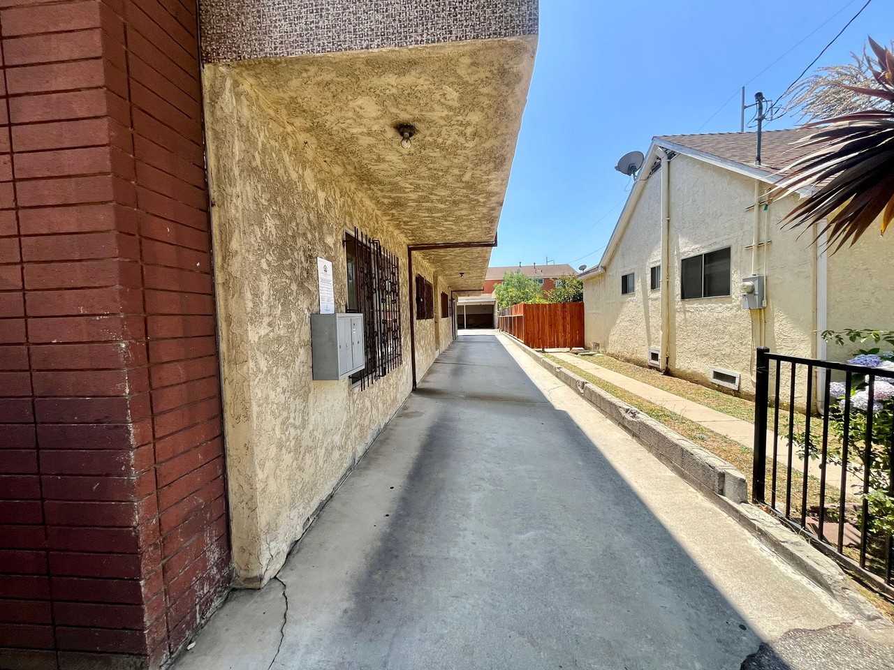 220 - Photo 2 of 3
