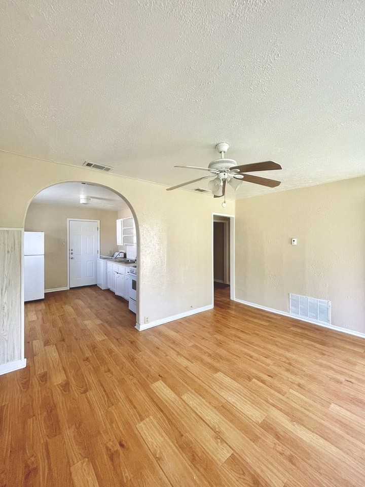 307 Collins Ave - Photo 2 of 11