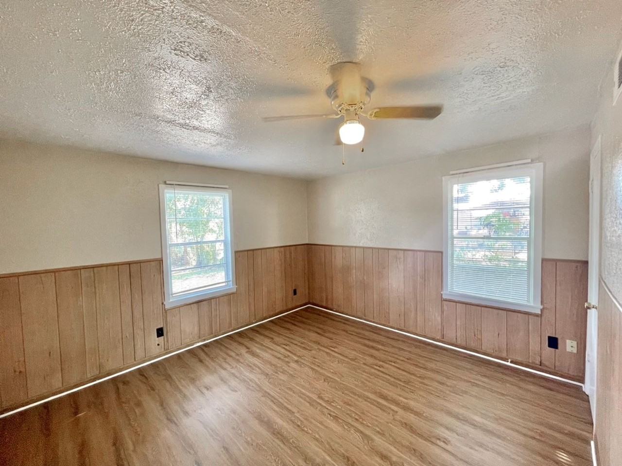 307 Collins Ave - Photo 5 of 11