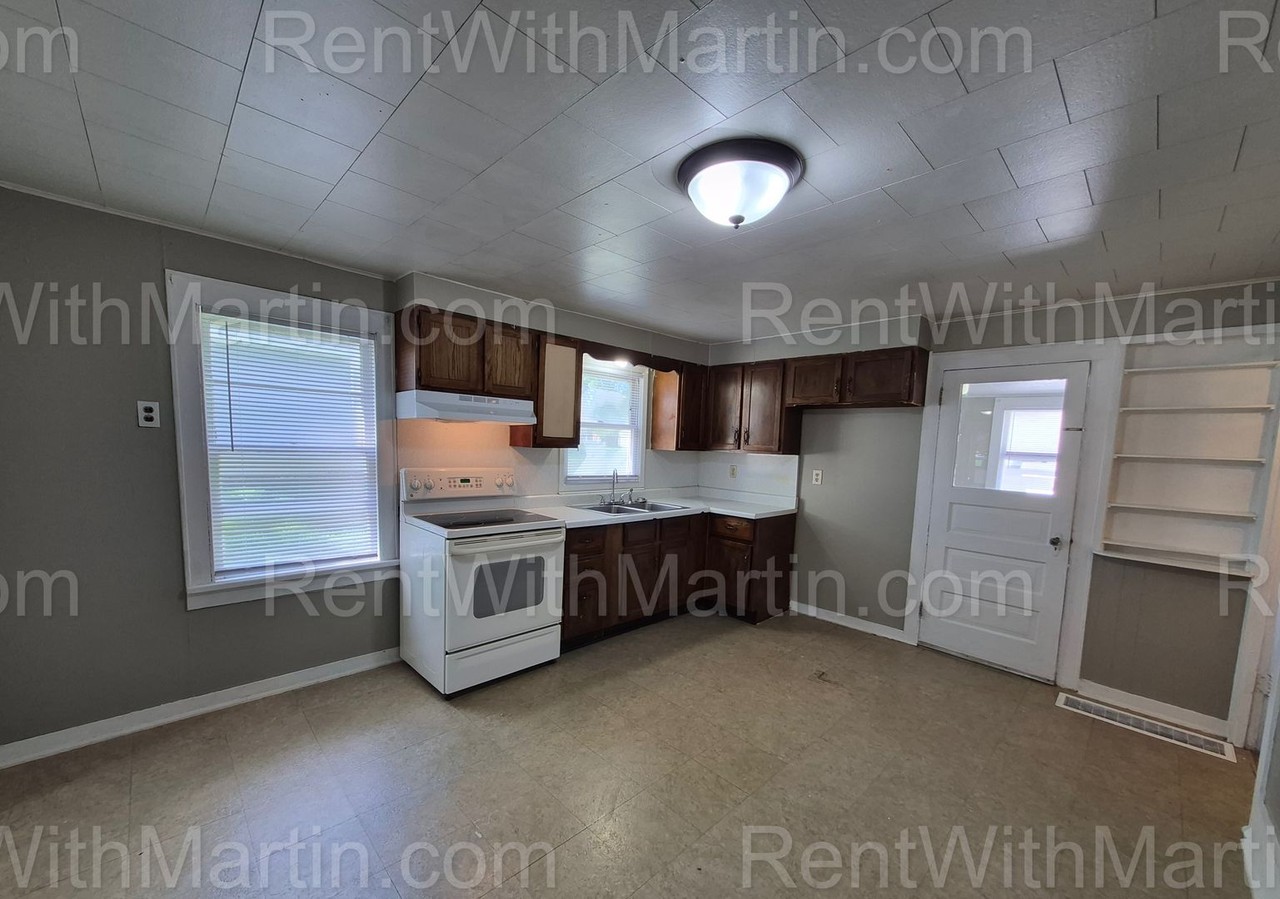 501 D Ave - Photo 2 of 21