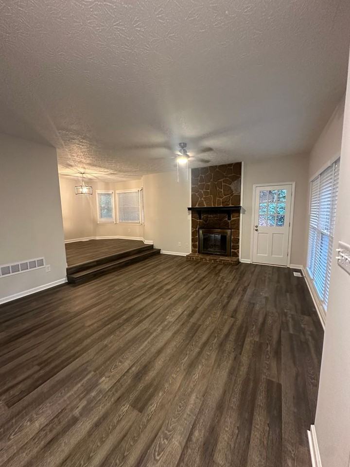 810 Victoria Pl - Photo 2 of 26
