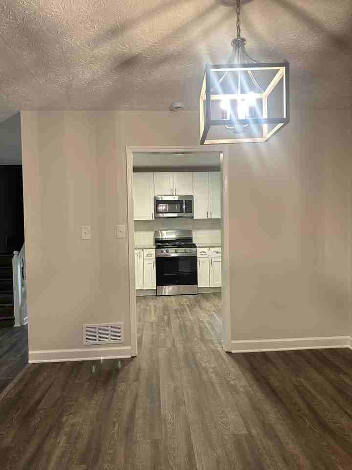 810 Victoria Pl - Photo 5 of 26