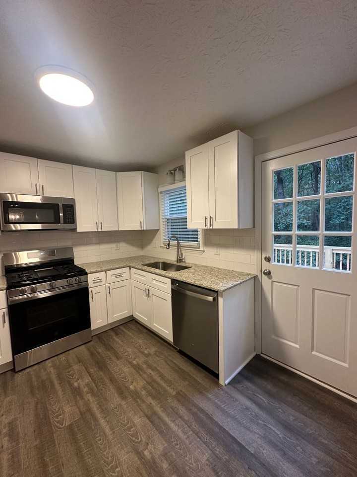 810 Victoria Pl - Photo 7 of 26