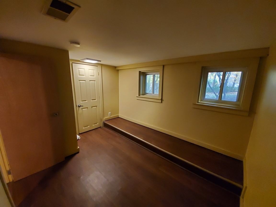 3770 Woodview Ave - Photo 5 of 16
