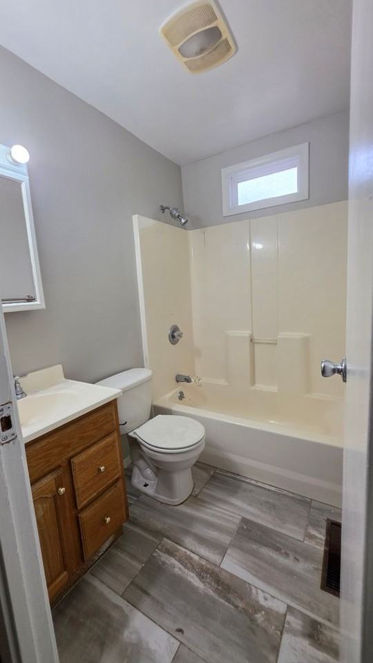 1418 Hollycrest Dr - Photo 5 of 12