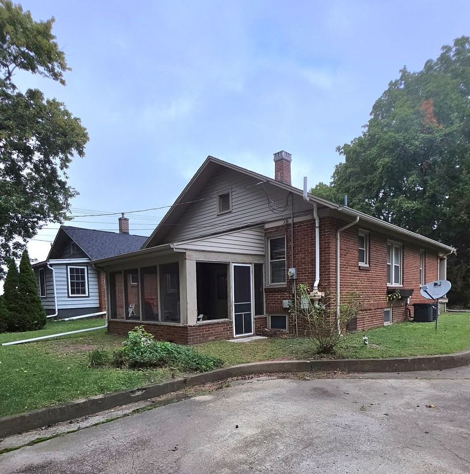 1715 W Park Ave - Photo 2 of 15