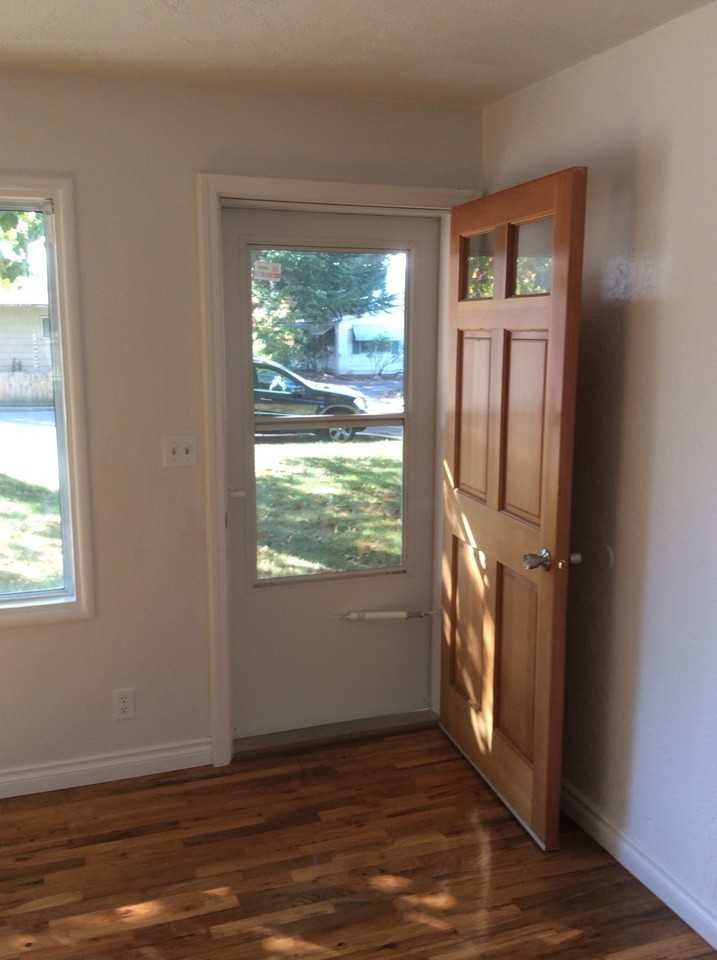 285 Clover Ln - Photo 4 of 33