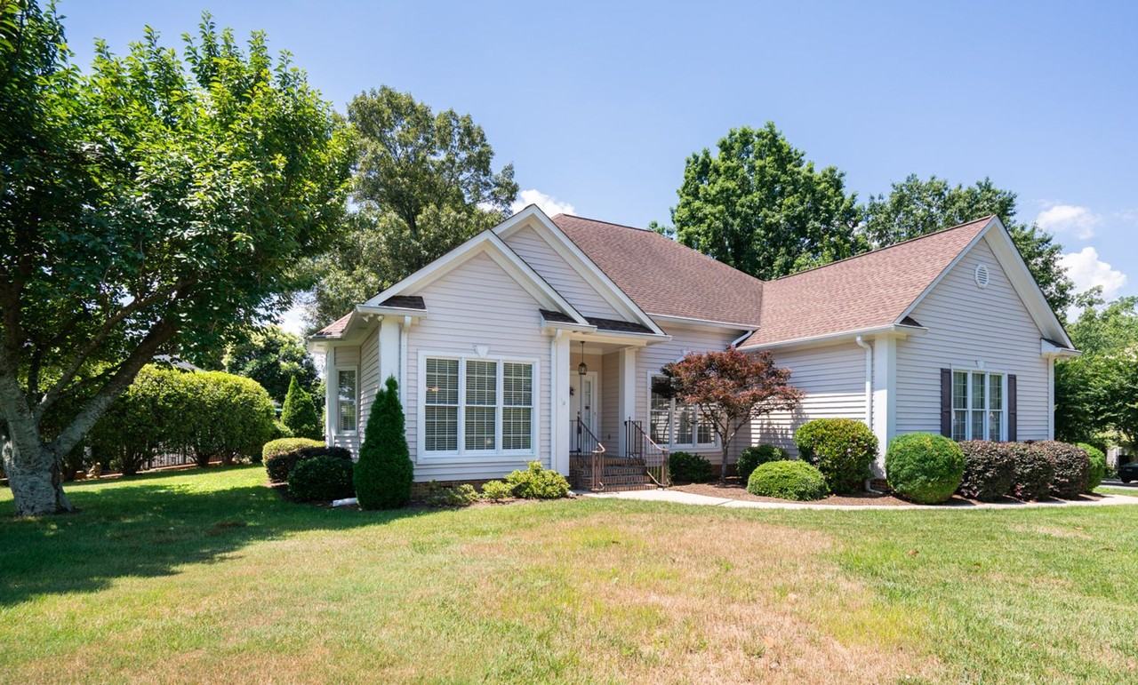 201 W Hypericum Ln - Photo 2 of 30