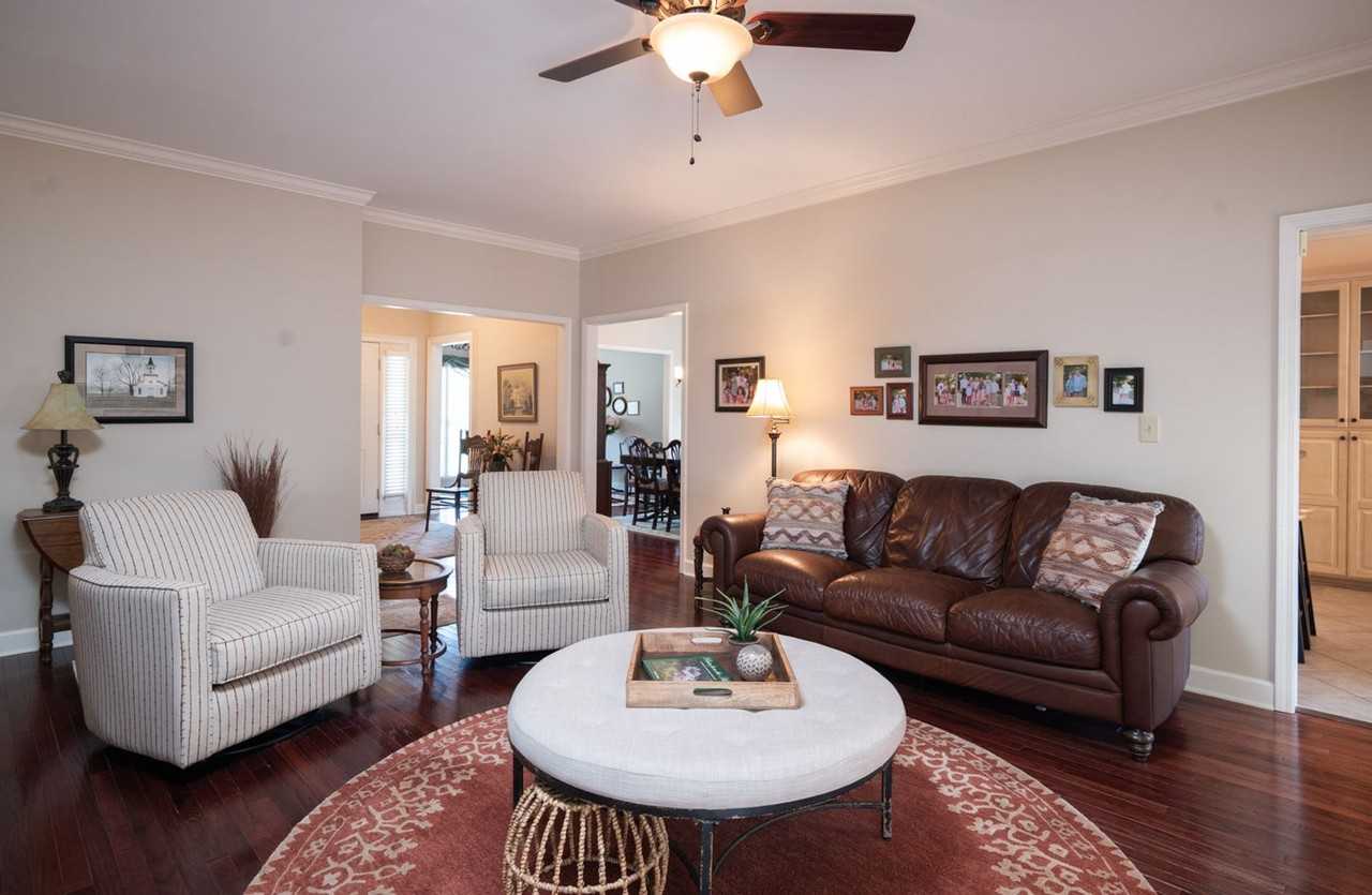 201 W Hypericum Ln - Photo 4 of 30