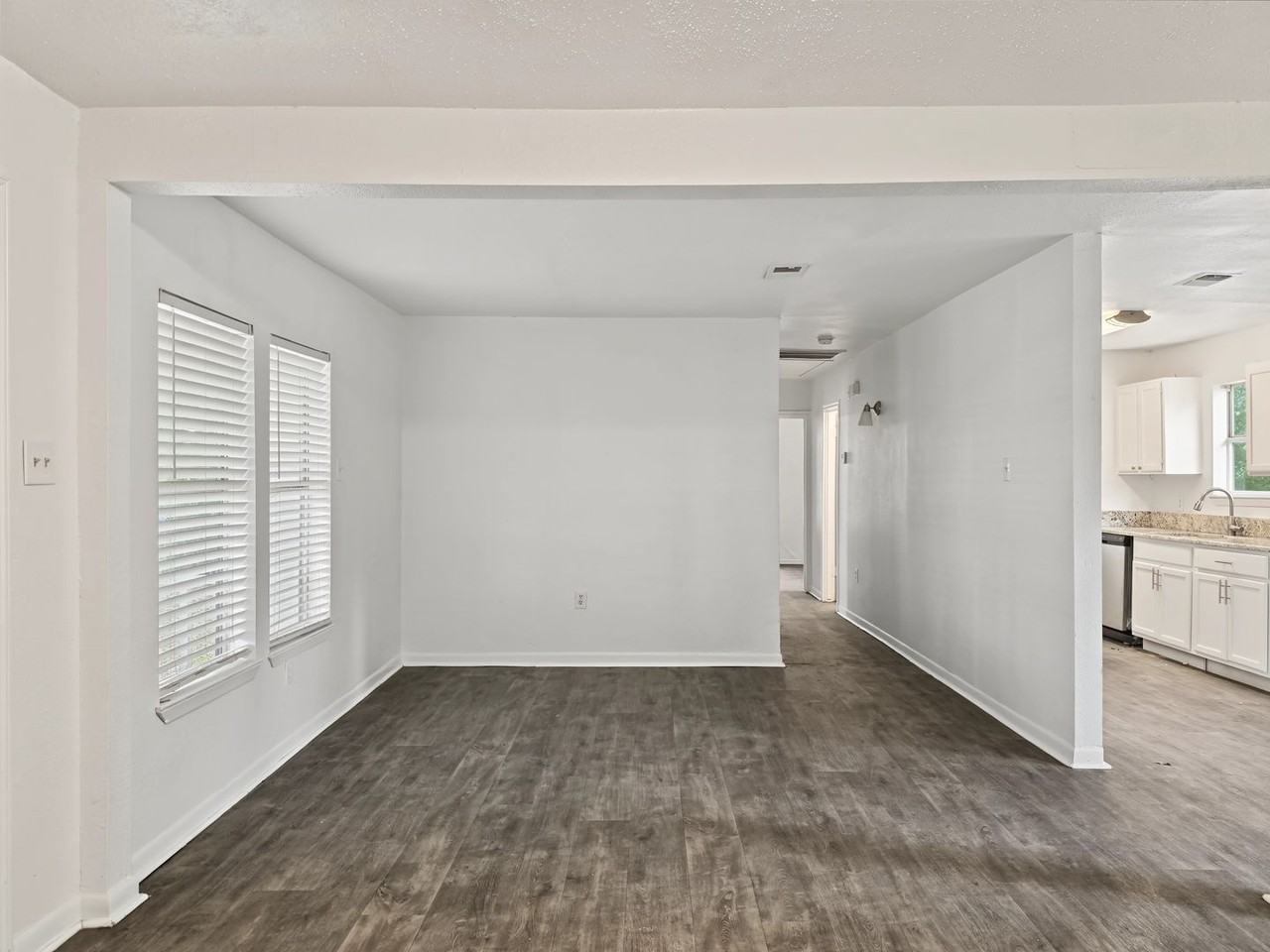 4114 Clover St - Photo 3 of 15