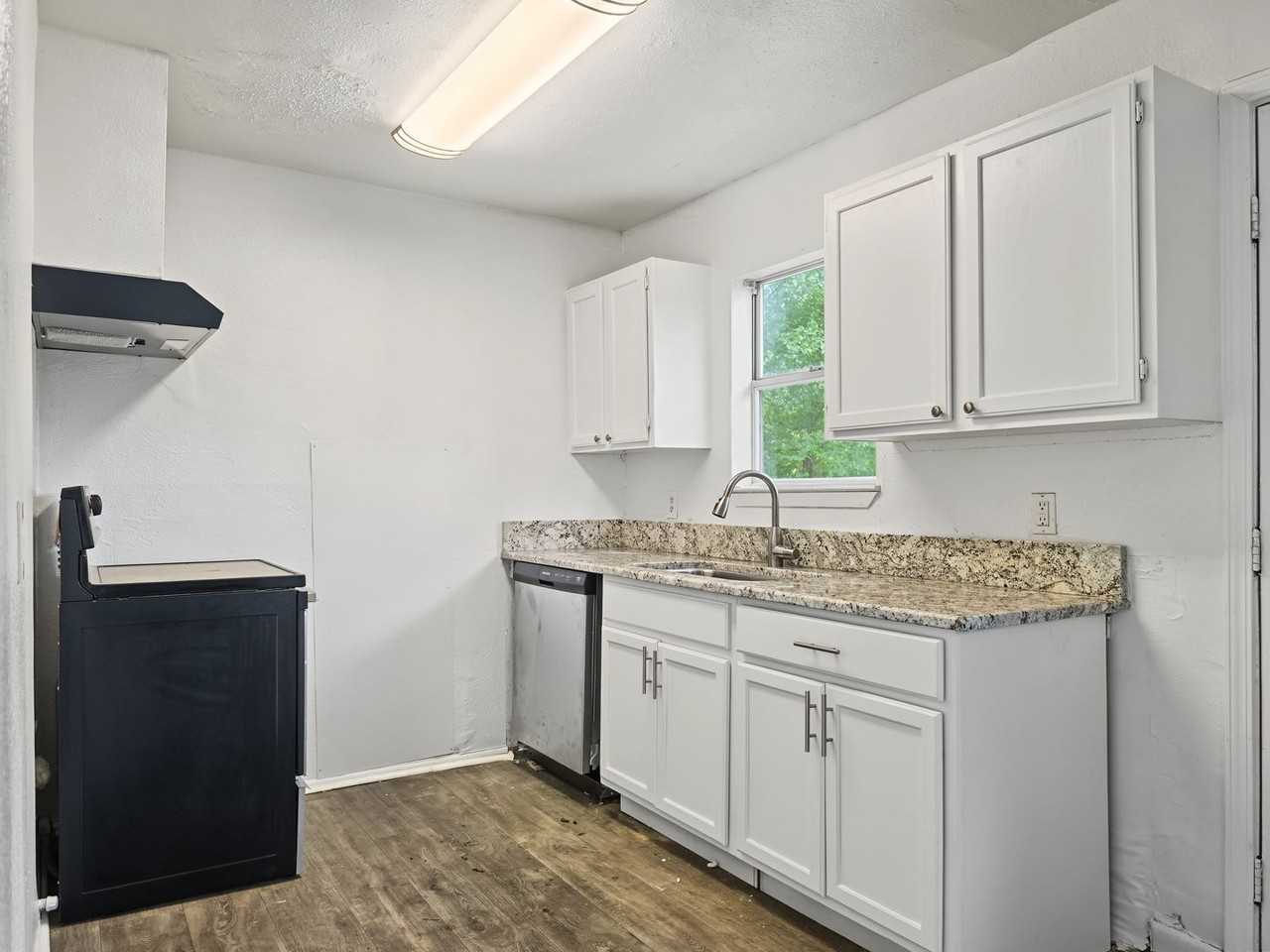 4114 Clover St - Photo 6 of 15