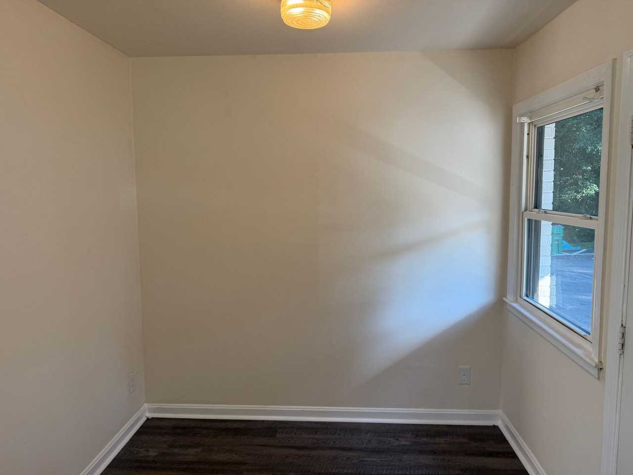 1520 Effingham Rd - Photo 3 of 8