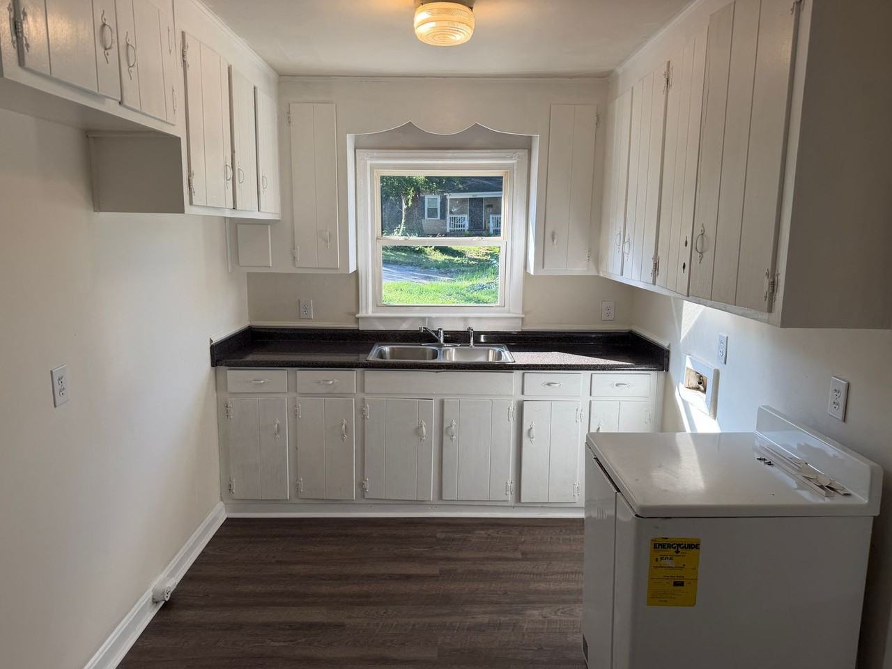 1520 Effingham Rd - Photo 4 of 8