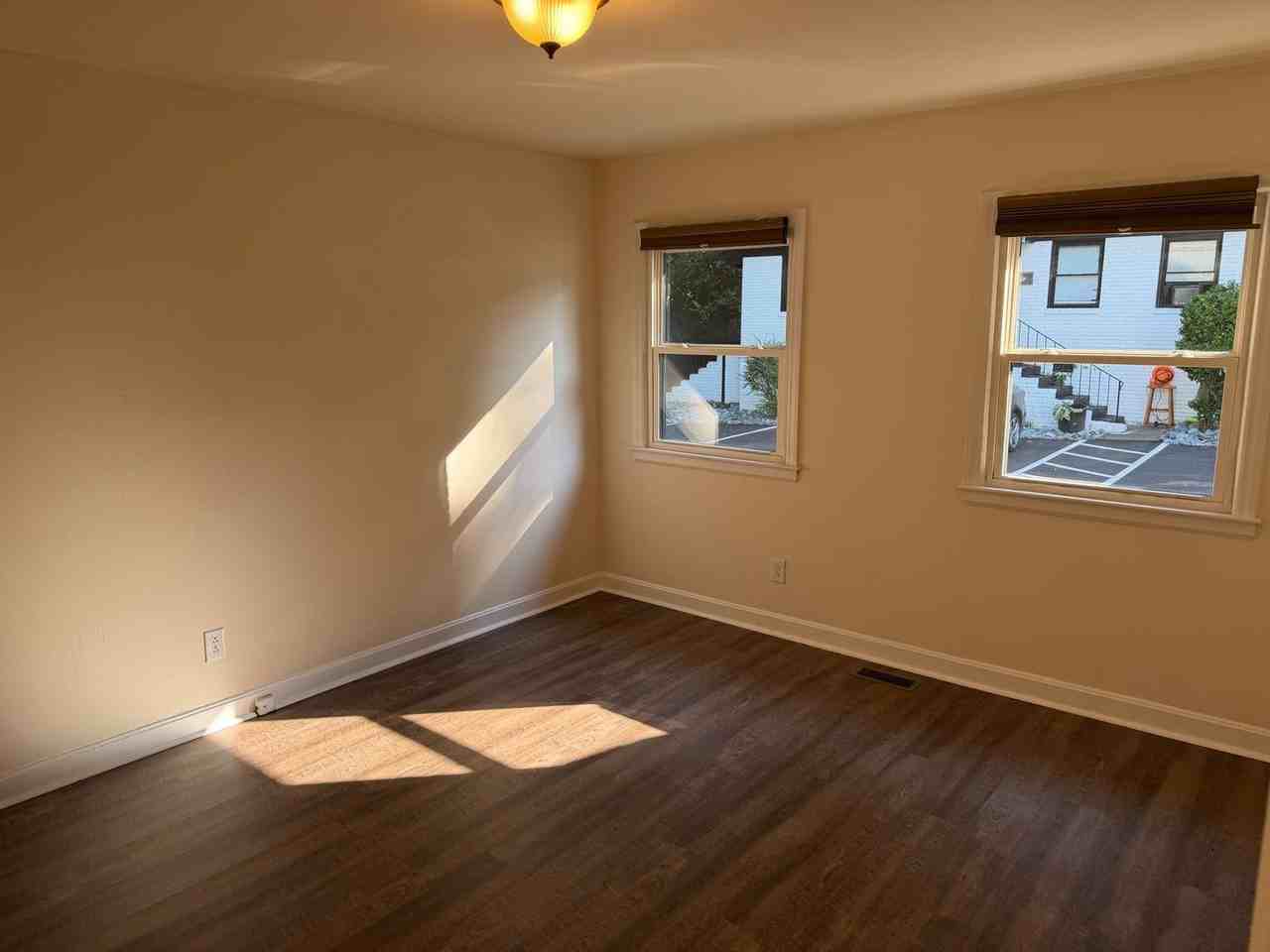 1520 Effingham Rd - Photo 6 of 8