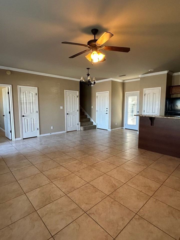 7260 Manford Ln - Photo 2 of 13