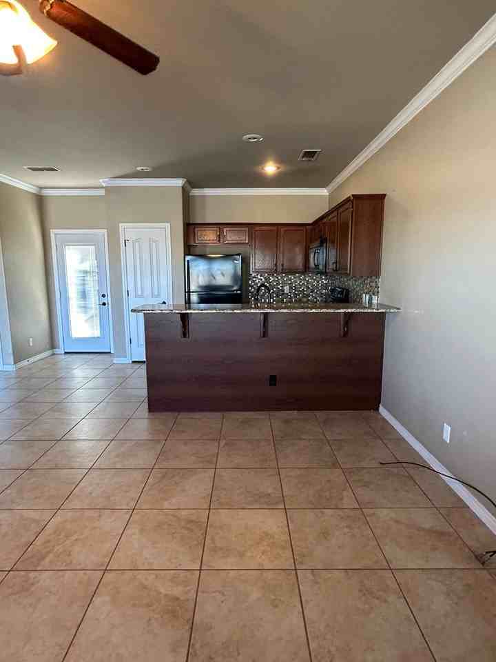 7260 Manford Ln - Photo 5 of 13
