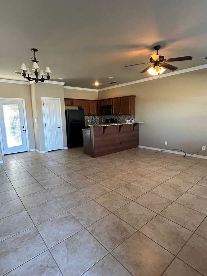 7260 Manford Ln - Photo 6 of 13