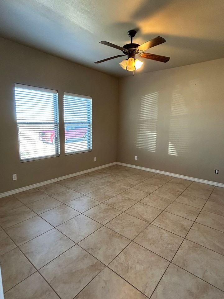 7260 Manford Ln - Photo 7 of 13