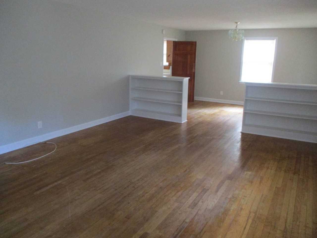 1148 Ebinport Rd - Photo 5 of 22