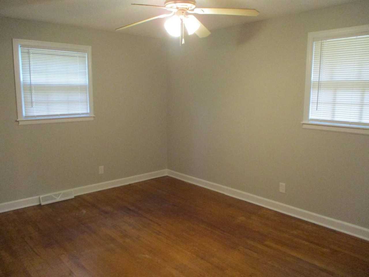 1148 Ebinport Rd - Photo 6 of 22