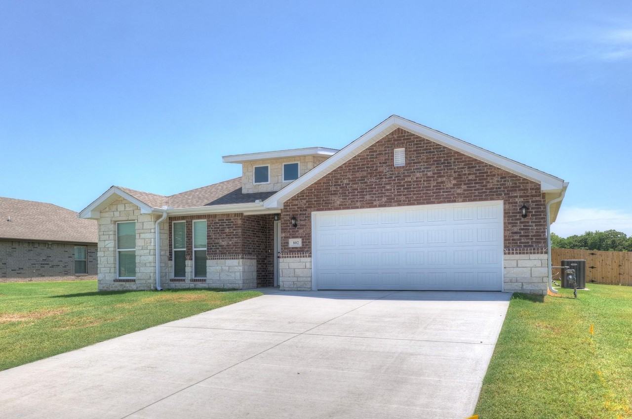 802 Delaney Dr - Photo 4 of 50